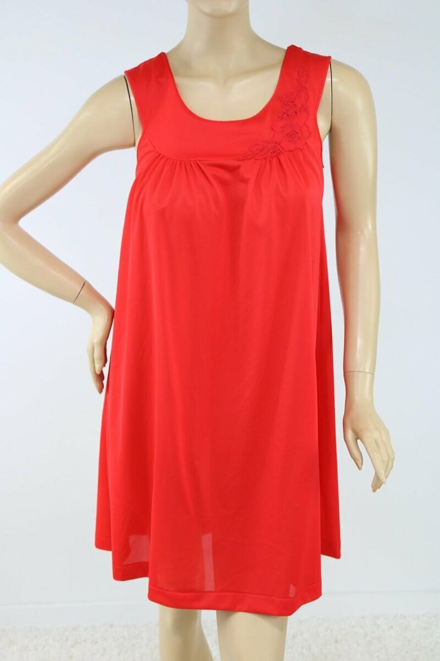 Lorraine Nightgown Womens Small Short Soft Nylon Lipstick red Nightie Vintage